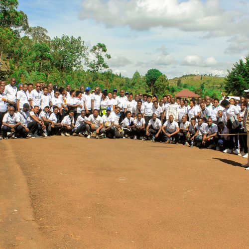 Une journée d’évasion pour le personnel de la Clinique Van Norman :renforcer les liens et se ressourcer au Burundi