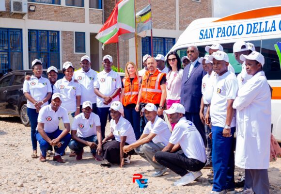 La Clinique Van Norman renforce ses capacités d’intervention grâce à une ambulance offerte par l’Association italienne San Paolo Della Croce.